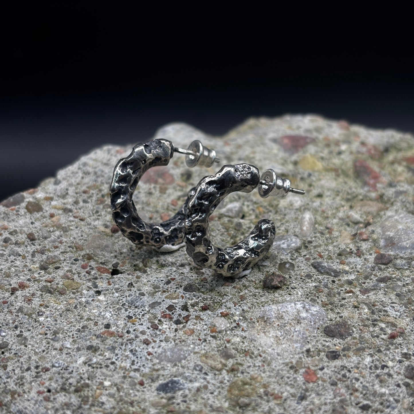 Small Textured Hoops Oxi (per piece)