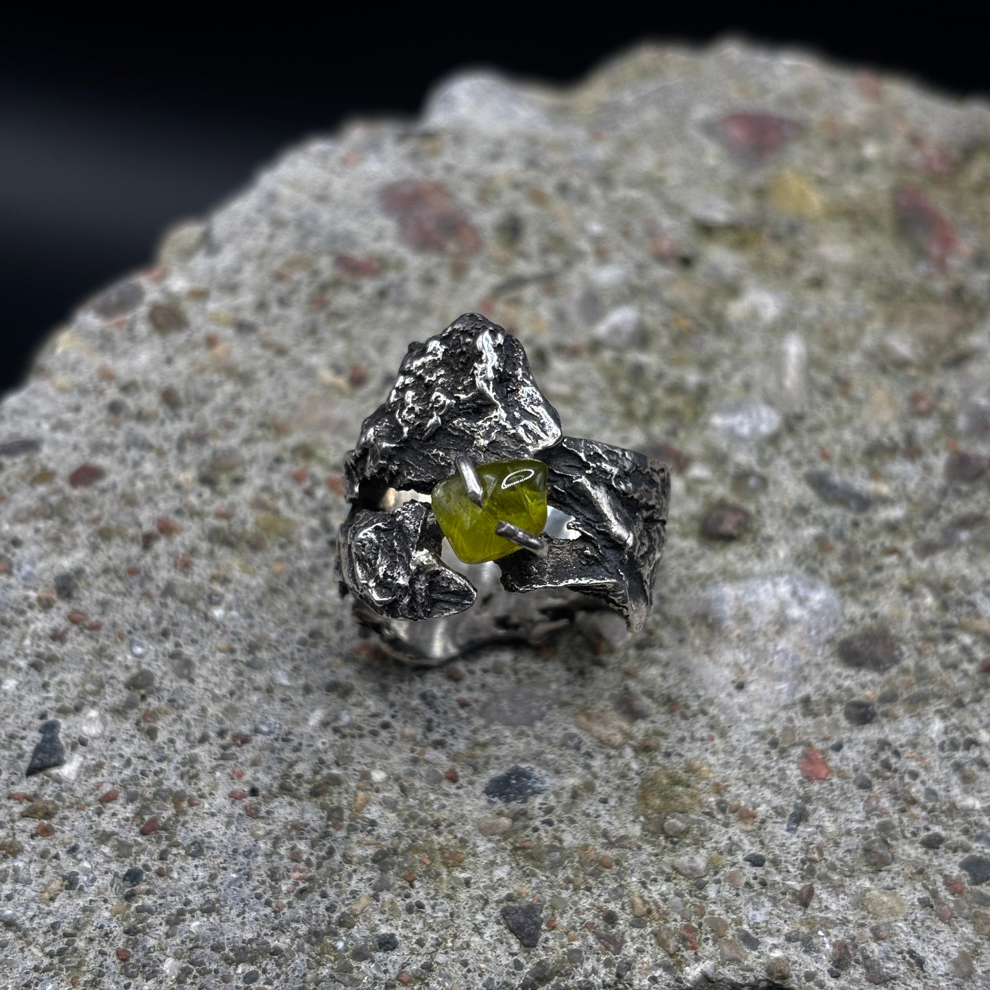 Oak ring .1 / Peridot