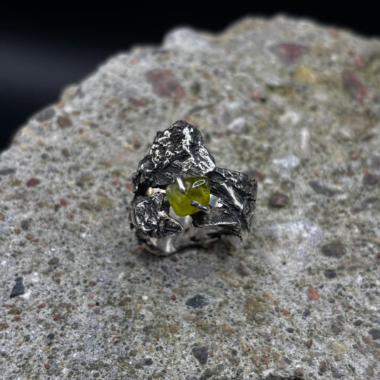 Oak ring .1 / Peridot